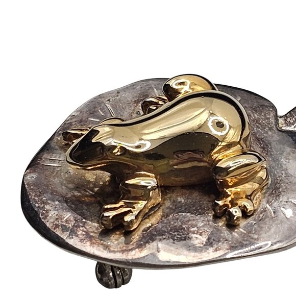 VTG Brooch 3D Frog Gold Bronze Tone Lily Pad Nature Whimsigoth Fairy Core Pin - Picture 6 of 15
